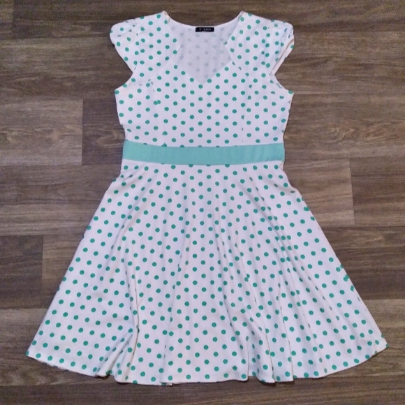O'Sher Dresses & Skirts - EUC O'Sher skater dress